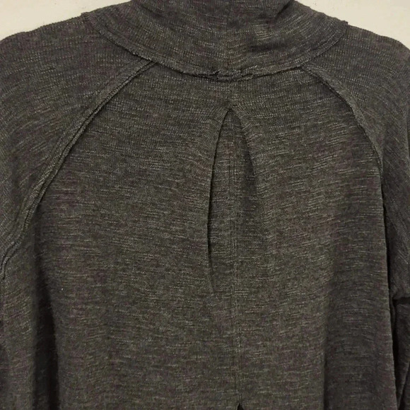We the Free Sweater Turtleneck Back Slit Charcoal Gray size Small - Picture 6 of 9
